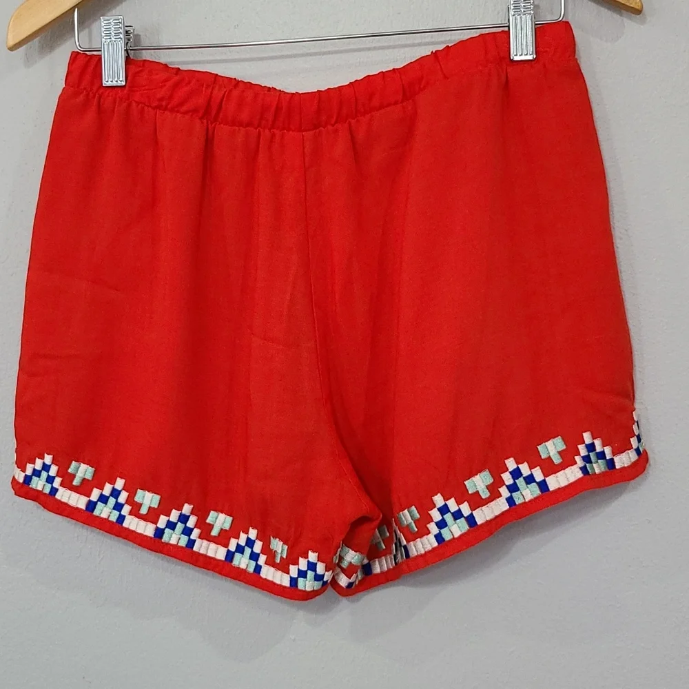 Moon Embroidered Red Shorts Elastic waist Size M NWT‎ 39$